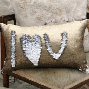 NEW PAIR NEW AVIVA STANOFF MERMAID SEQUINED GOLD SILVER LUXURY DOWN PILLOWS